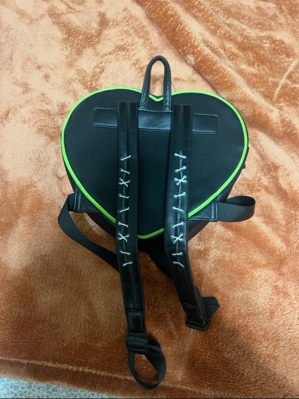 Heart-Shaped Monster Couple Backpack – Black & Neon Green - Picture 2 of 3